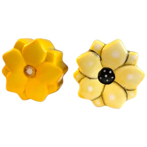 Source Unknown Other - Ceramic Daisy Salt and Pepper Shakers Flowers Floral Daisy-Shaped Cute Whimsical